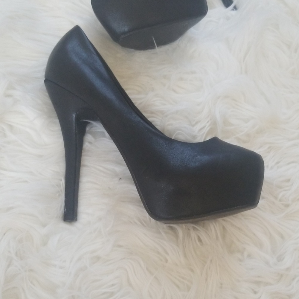 Red circle hidden platform stiletto pumps